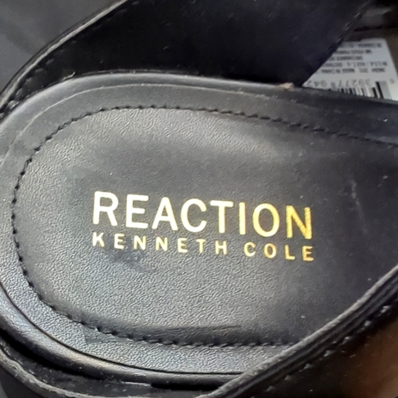 Kenneth Cole Reaction Women's Sandals Size 7.5 Black Rubber Soles NWOT - Picture 2 of 3